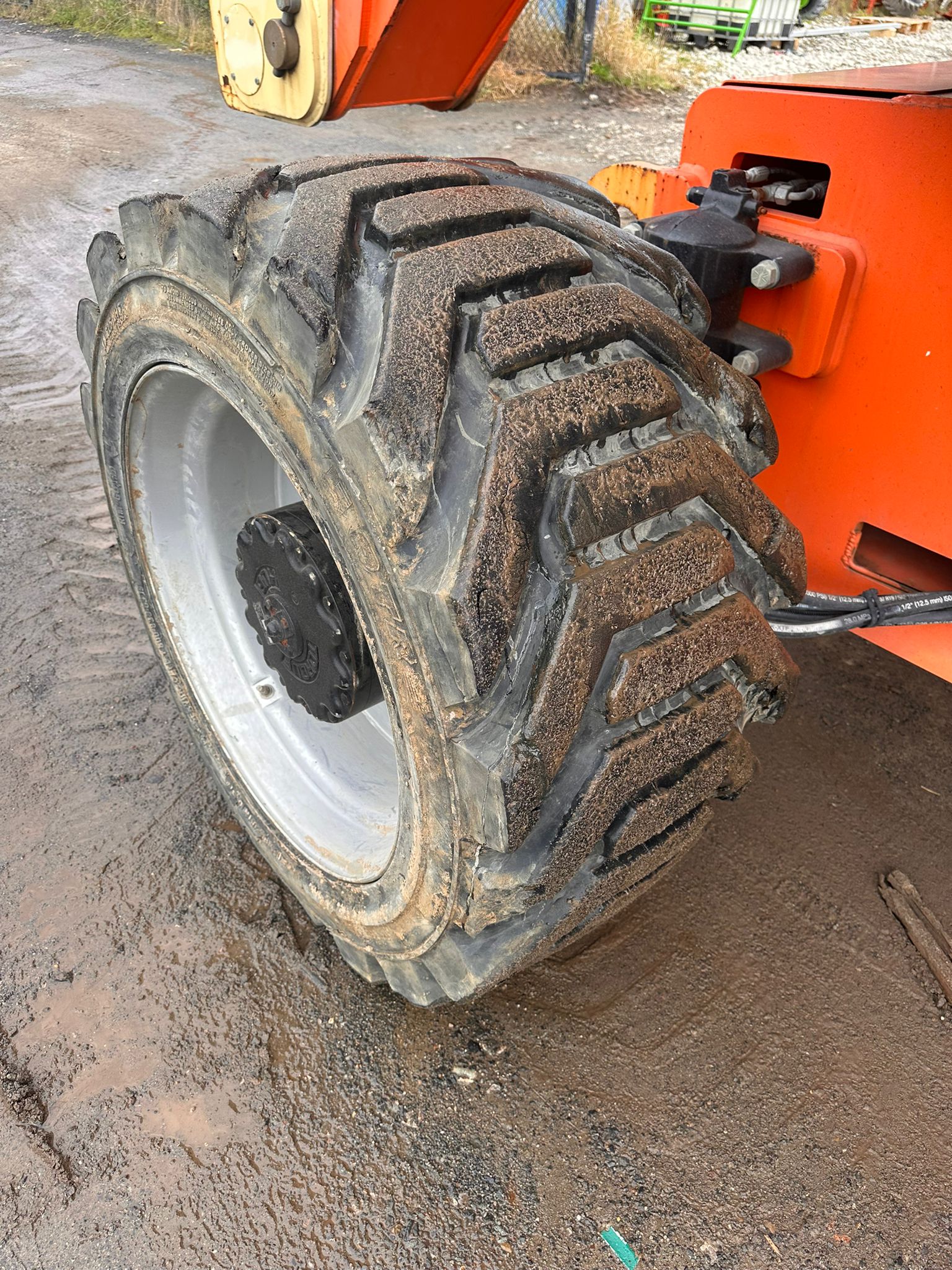 Sold - Articulated Boom Lift - View 3